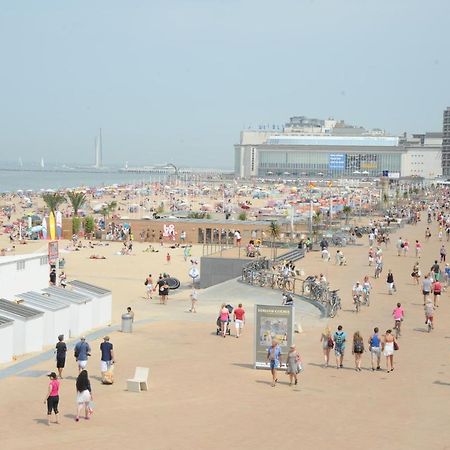 Studio Direct Aan Het Hoofdstrand Van Oostende - Naast Casino Apartment Bagian luar foto