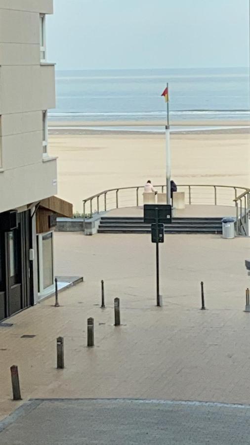 Studio Direct Aan Het Hoofdstrand Van Oostende - Naast Casino Apartment Bagian luar foto